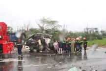 Dừng đèn đỏ, xe đầu kéo tông vào xe tải khiến tài xế tử vong