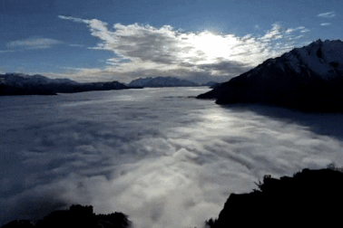 Choáng ngợp trước quang cảnh biển mây trong dãy Anpơ