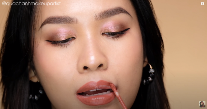 &quot;Phù thủy makeup&quot; Quách Ánh biến những màu son khó đánh thành trendy - Ảnh 7.