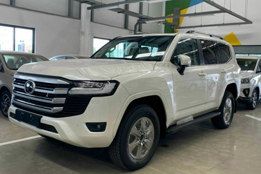 Toyota Land Cruiser điều chỉnh giá lần hai, tiếp tục tăng 96 triệu đồng