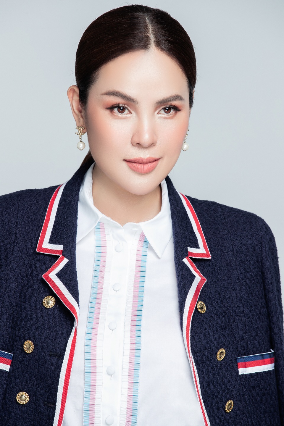 Hoa hậu Phương Lê đẹp thanh lịch trong bộ ảnh mới - 7 Hoa hậu Phương Lê đẹp thanh lịch trong bộ ảnh mới - 7