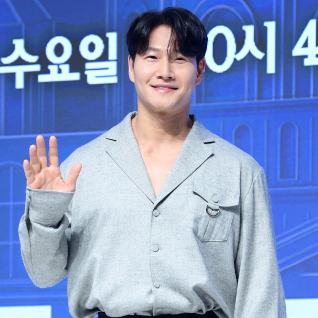 “Người cơ bắp” Kim Jong Kook kết hôn ở tuổi 49, giữ bí mật về cô dâu - 1 “Người cơ bắp” Kim Jong Kook kết hôn ở tuổi 49, giữ bí mật về cô dâu - 1