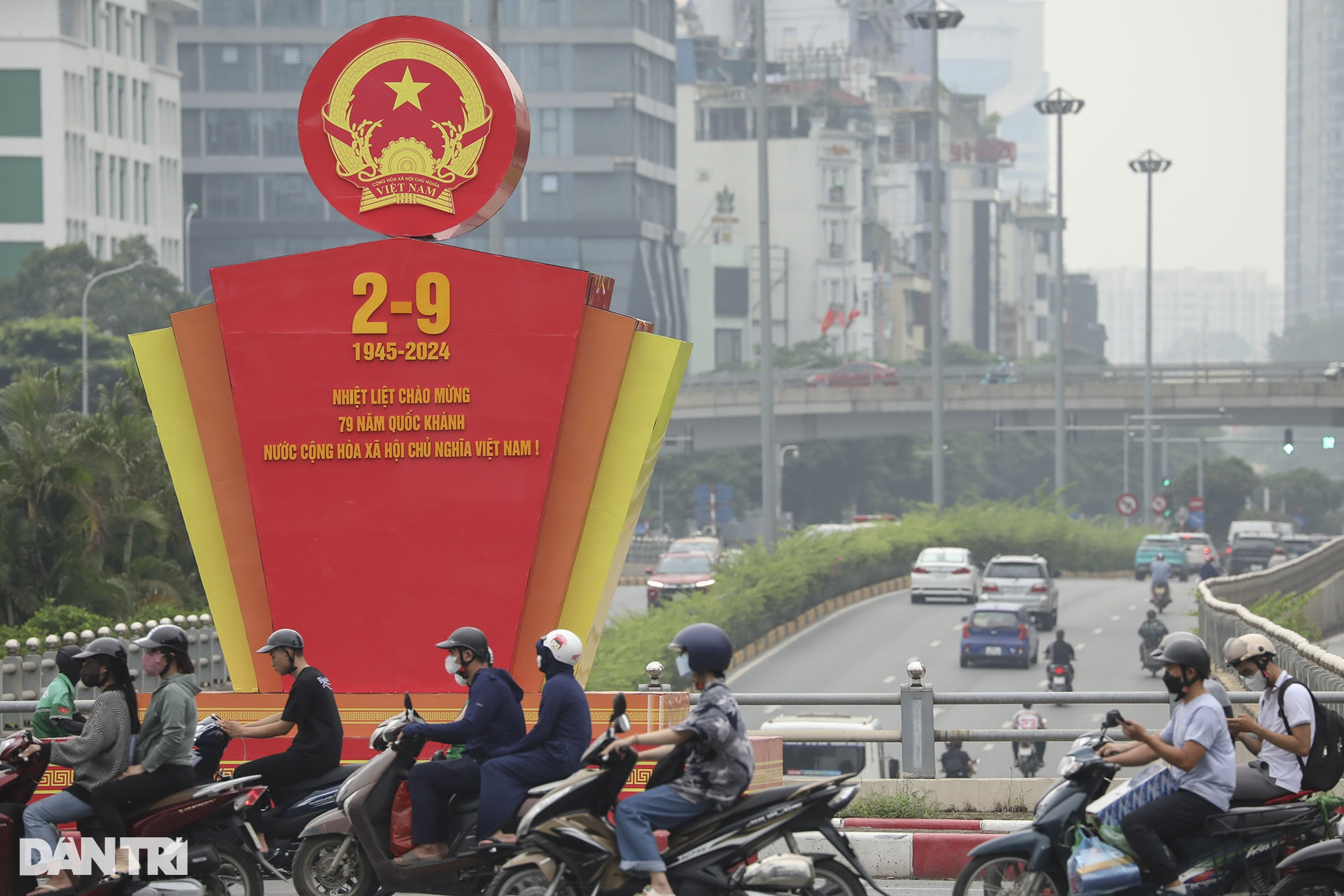Hà Nội rực rỡ cờ hoa chào mừng Cách mạng Tháng Tám và Quốc khánh 2/9 - 2 Hà Nội rực rỡ cờ hoa chào mừng Cách mạng Tháng Tám và Quốc khánh 2/9 - 2
