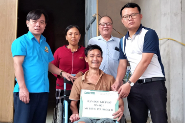 Hơn 170 triệu đồng đến với người vợ nuôi chồng tai biến và 3 con thơ