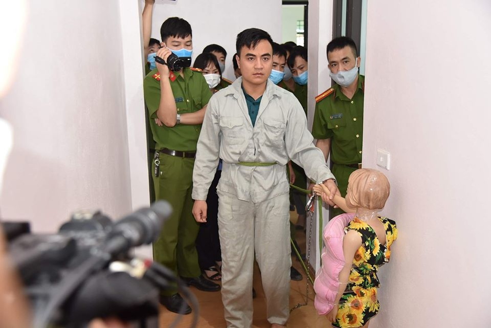 Bắt kẻ nghi đánh đập con gái 4 tuổi của nhân tình tử vong - 2 Bắt kẻ nghi đánh đập con gái 4 tuổi của nhân tình tử vong - 2