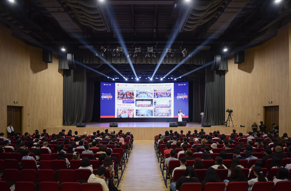 Phụ huynh chủ động cùng con tìm hiểu trường đại học tương lai - 1 Phụ huynh chủ động cùng con tìm hiểu trường đại học tương lai - 1