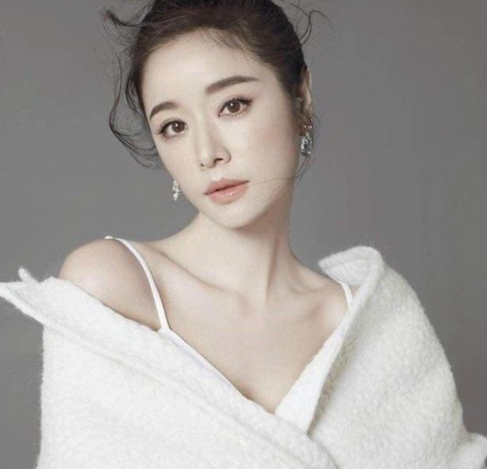 Hạ Tử Vy Lâm Tâm Như rạng rỡ đón tuổi 45 - 1