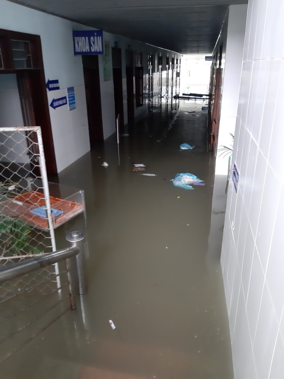 Bộ Y tế gửi thư khen các bác sĩ Hà Tĩnh đỡ đẻ cho 20 thai nhi trong mưa lũ - 1 Bộ Y tế gửi thư khen các bác sĩ Hà Tĩnh đỡ đẻ cho 20 thai nhi trong mưa lũ - 1