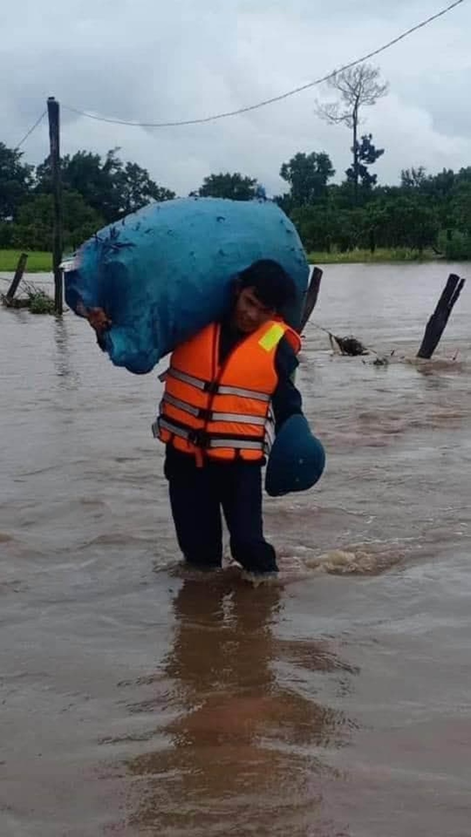 Mưa lớn kéo dài, toàn huyện Ea Súp ngập trong biển nước - 5 Mưa lớn kéo dài, toàn huyện Ea Súp ngập trong biển nước - 5