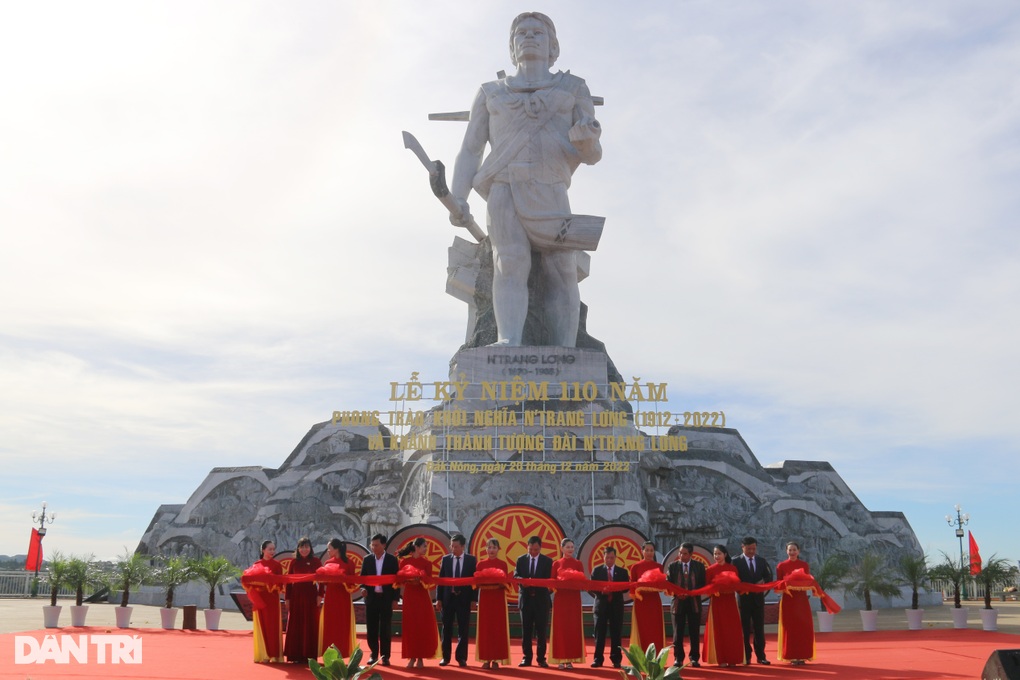 Đắk Nông khánh thành tượng đài kỷ niệm 110 năm khởi nghĩa NTrang Lơng - 2 Đắk Nông khánh thành tượng đài kỷ niệm 110 năm khởi nghĩa NTrang Lơng - 2