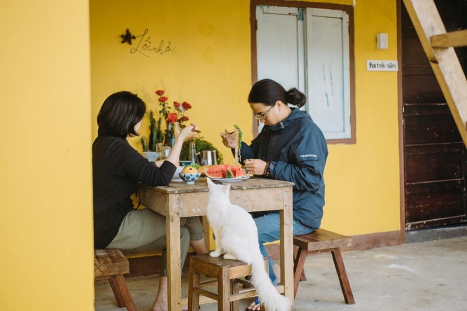 Ngỡ ngàng căn nhà cũ kỹ lột xác lung linh giữa thành phố sương mờ - 8 Ngỡ ngàng căn nhà cũ kỹ lột xác lung linh giữa thành phố sương mờ - 8