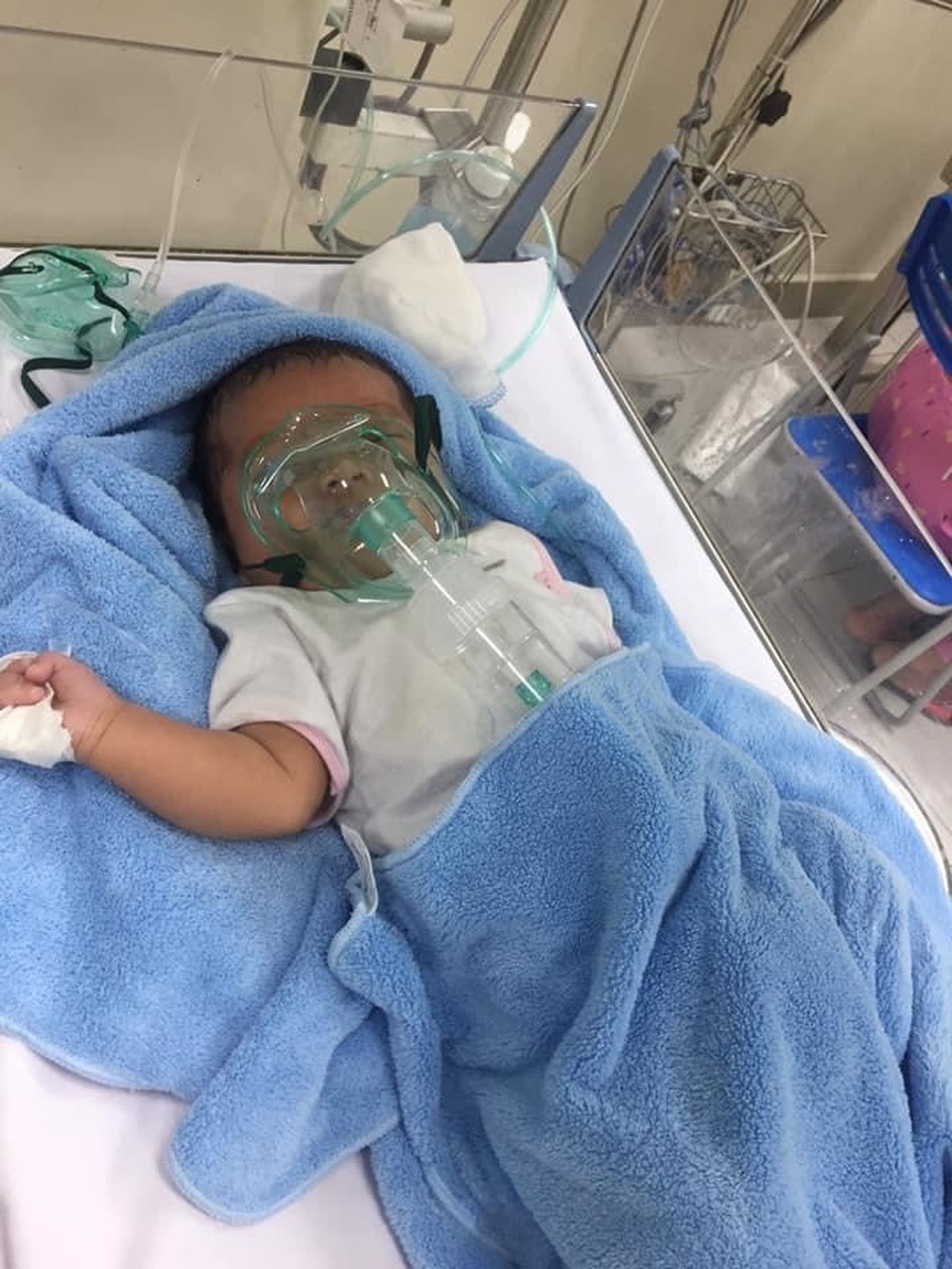 Cầu mong phép mầu đến với bé trai 1 tuổi bị ung thư kép hành hạ - 1 Cầu mong phép mầu đến với bé trai 1 tuổi bị ung thư kép hành hạ - 1
