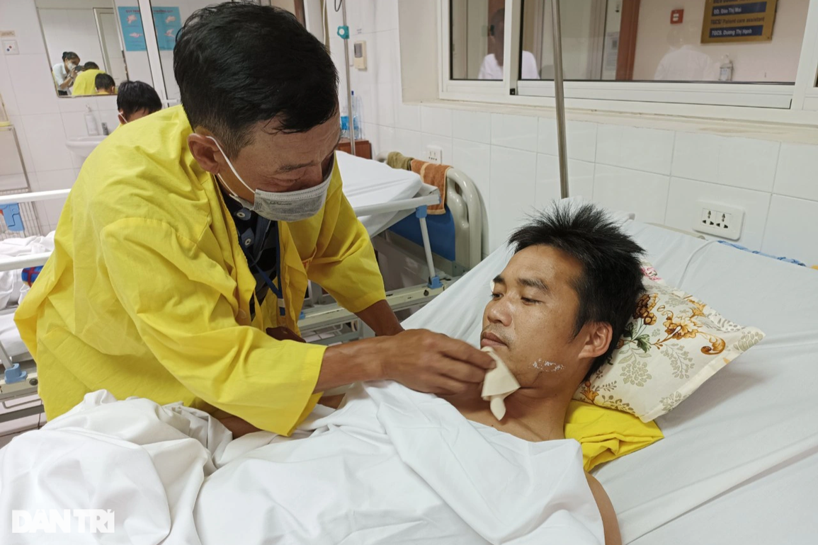 Cha gặp nạn nguy cơ tàn phế, 4 con thơ đói khát, hoảng loạn - 4 Cha gặp nạn nguy cơ tàn phế, 4 con thơ đói khát, hoảng loạn - 4