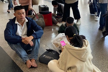 Yêu cầu hãng bay hỗ trợ tối đa cho hành khách khi chậm, hủy chuyến