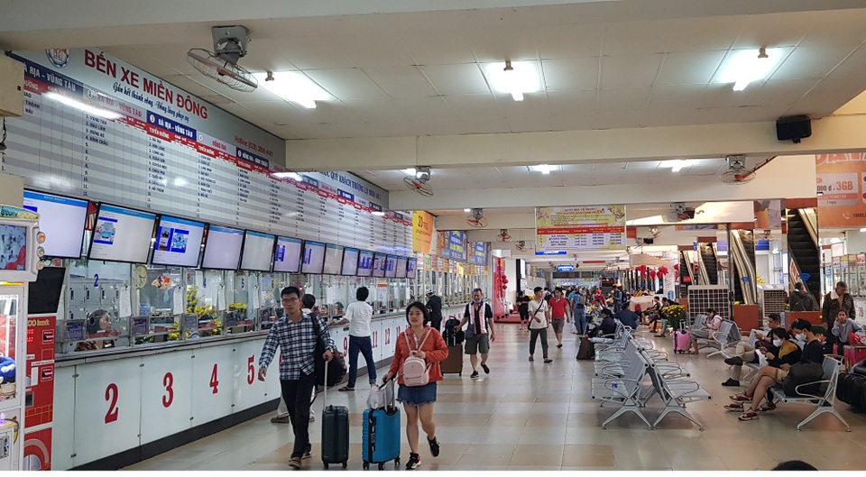 Từ ngày mai, TPHCM xử phạt người không đeo khẩu trang nơi công cộng - 1 Từ ngày mai, TPHCM xử phạt người không đeo khẩu trang nơi công cộng - 1