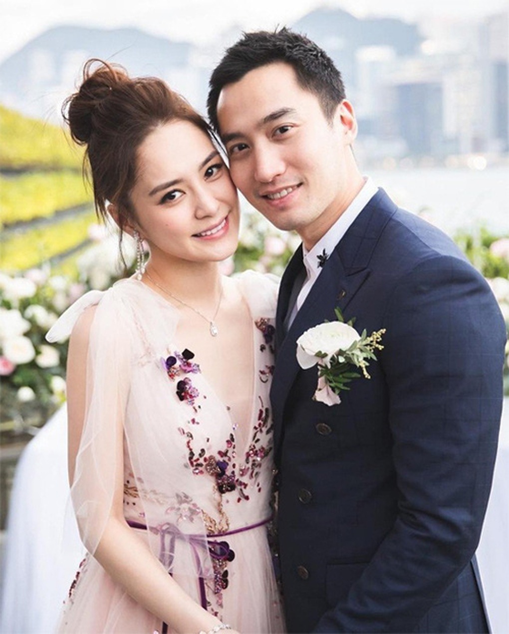 Tuổi 42 của bông hoa đẹp Chung Hân Đồng: Xinh đẹp nhưng cô đơn - 2 Tuổi 42 của bông hoa đẹp Chung Hân Đồng: Xinh đẹp nhưng cô đơn - 2