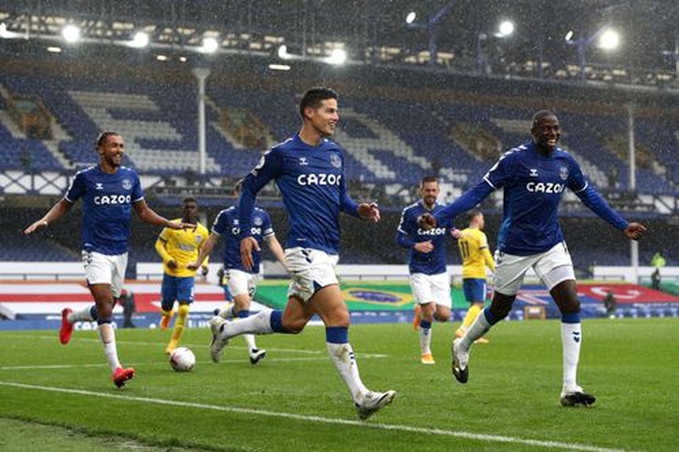James Rodriguez thăng hoa, Everton giành ngôi đầu bảng Premier League - 3 James Rodriguez thăng hoa, Everton giành ngôi đầu bảng Premier League - 3