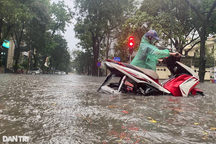 Từ bao giờ "cứ mưa to là lại ngập" trở thành đặc sản của Hà Nội?