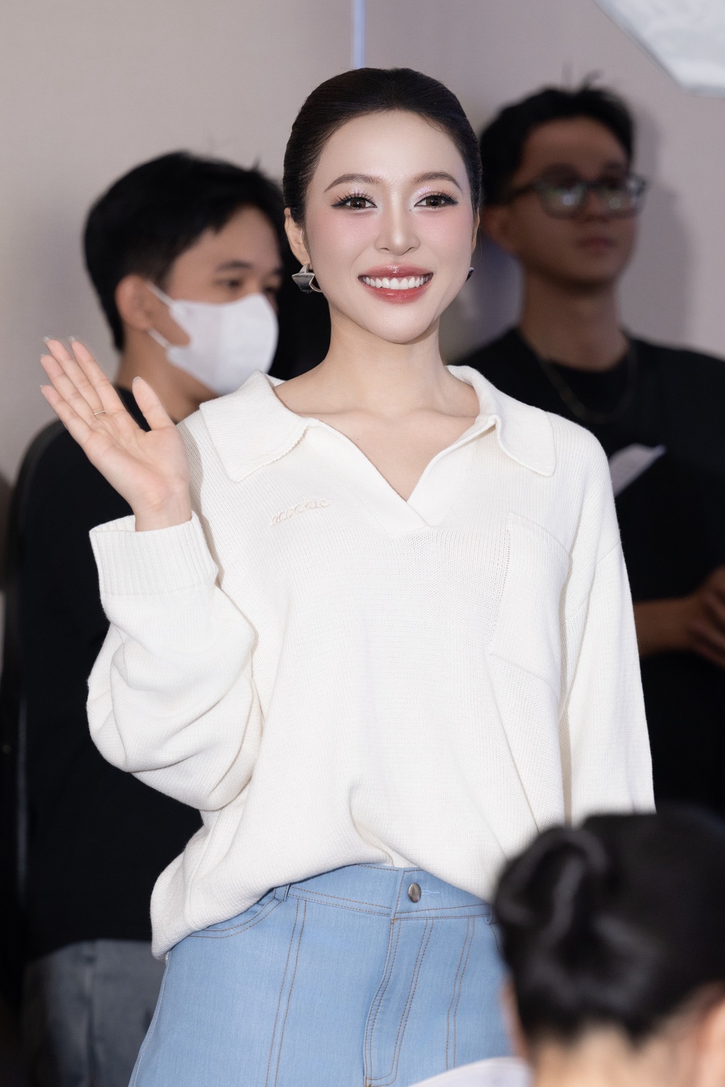 Kecantikan manis dua wakil Vietnam sebelum pertandingan antarabangsa - 3 Nhan sắc ngọt ngào của hai đại diện Việt Nam trước thềm thi quốc tế - 3