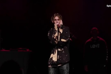 Nam ca sĩ Aaron Carter buồn bã tham gia biểu diễn ngay sau những bất hòa xảy ra trong gia đình