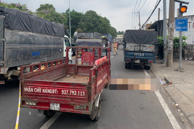 Thợ sửa xe bị tông tử vong khi đang kiểm tra ôtô gặp sự cố trên đường