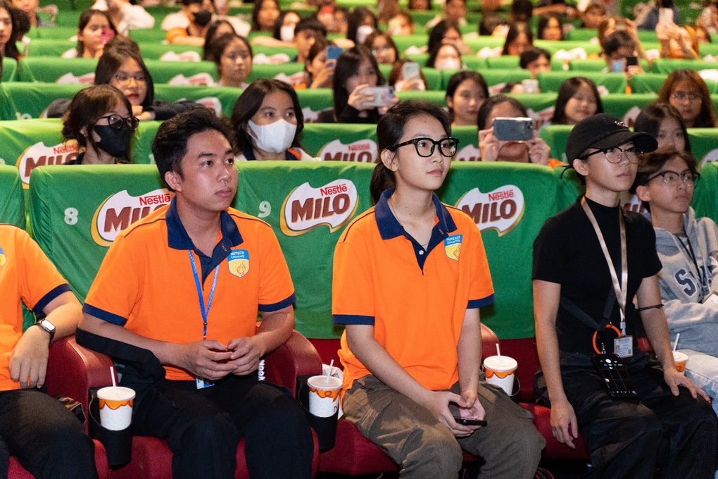 Sinh viên HUTECH học cách làm phim, được truyền lửa nghề từ ê-kíp Đất rừng phương Nam - 4 Sinh viên HUTECH học cách làm phim, được truyền lửa nghề từ ê-kíp Đất rừng phương Nam - 4