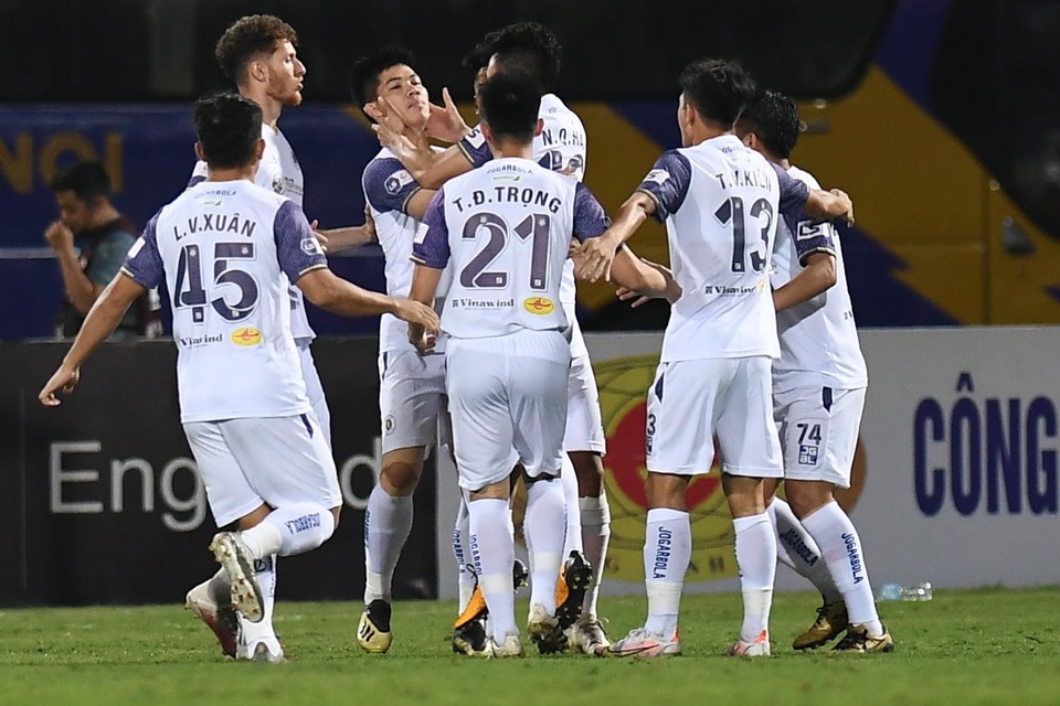 CLB Hà Nội 4-0 Than Quảng Ninh: Quang Hải rực sáng - 20 CLB Hà Nội 4-0 Than Quảng Ninh: Quang Hải rực sáng - 20