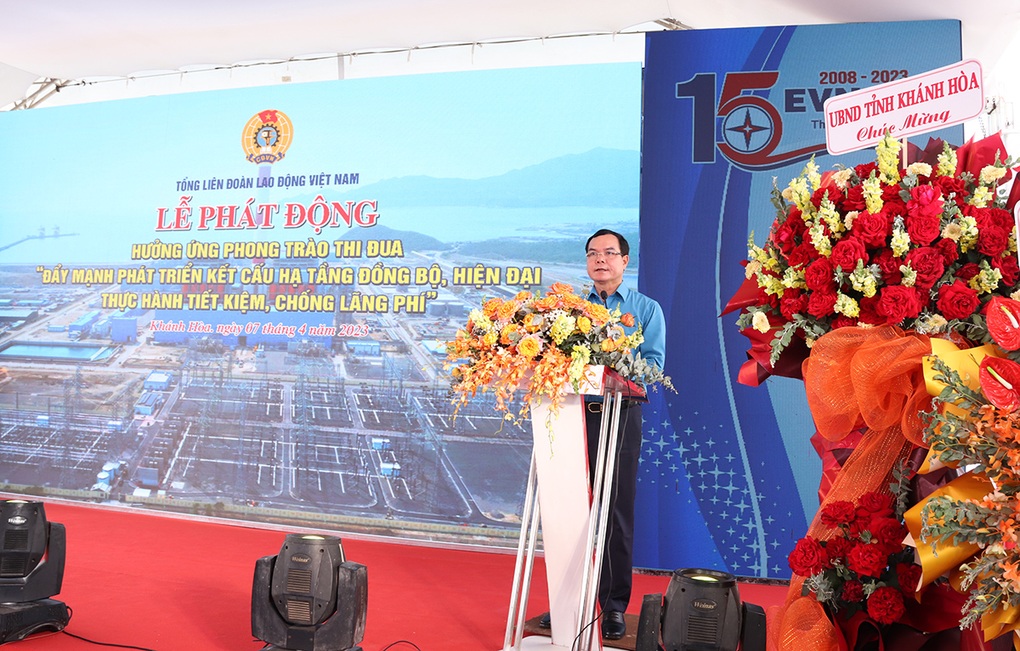 Gắn biển công trình Trạm biến áp 500kV Vân Phong và đấu nối - 5 Gắn biển công trình Trạm biến áp 500kV Vân Phong và đấu nối - 5