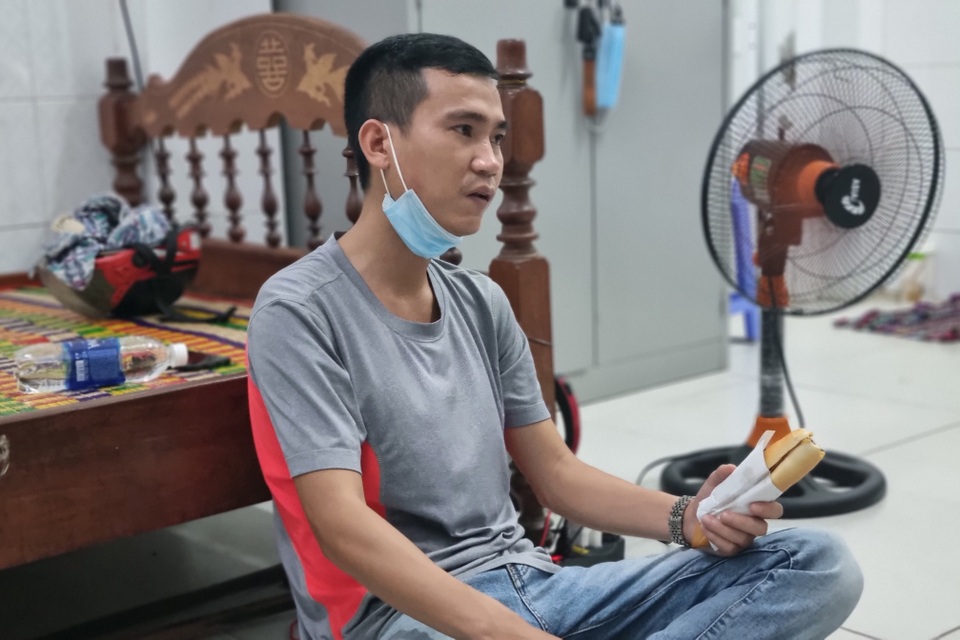 Tôi đã kiệt sức và ngủ gục ngay trên xe cấp cứu - 4 Tôi đã kiệt sức và ngủ gục ngay trên xe cấp cứu - 4
