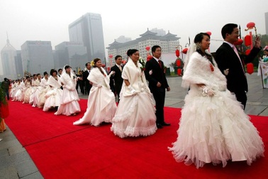 Phó giáo sư Trung Quốc bị đình chỉ vì đề xuất trí thức được lấy nhiều vợ