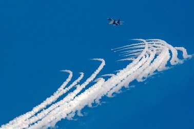 Rực rỡ và kiêu hùng màn biểu diễn bắn đạn nhiễu của "hổ mang chúa" SU-30MK2