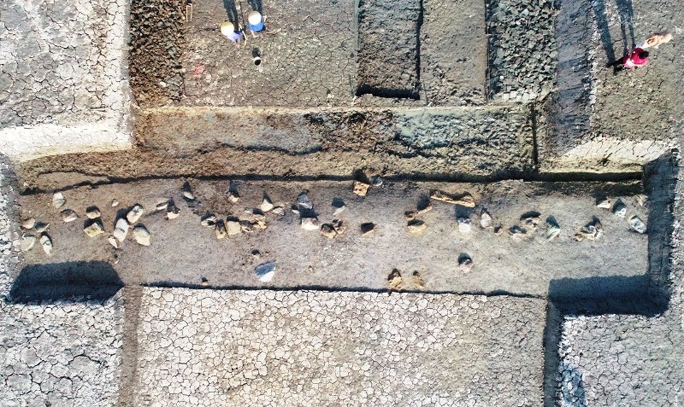 Kết quả khai quật hào thành phía Đông và Tây công trình kiến trúc bằng đá “độc nhất vô nhị” - 10 Kết quả khai quật hào thành phía Đông và Tây công trình kiến trúc bằng đá “độc nhất vô nhị” - 10