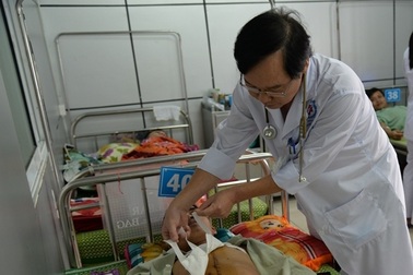 Mở dọc xương ức cứu sống bệnh nhân bị đâm thủng tim