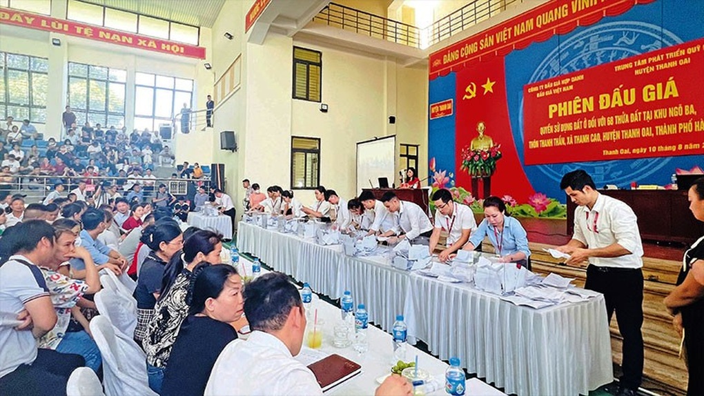 Bối rối trước quy định mới về lựa chọn đơn vị tổ chức đấu giá đất - 1 Bối rối trước quy định mới về lựa chọn đơn vị tổ chức đấu giá đất - 1