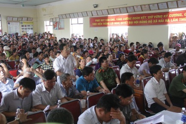 Chủ tịch tỉnh Thanh Hóa đối thoại với hàng trăm người dân