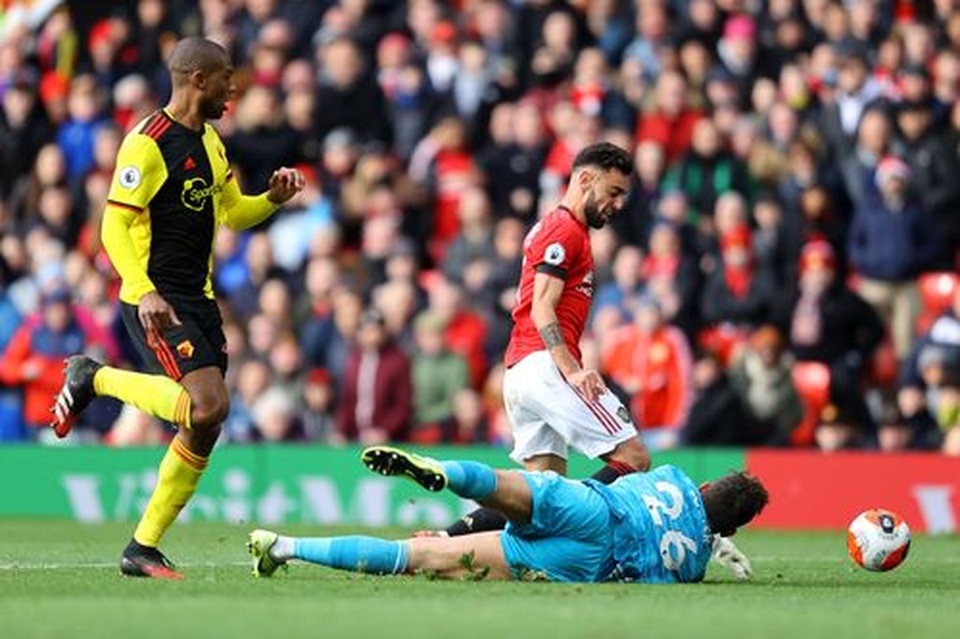 Những khoảnh khắc Fernandes tỏa sáng giúp Man Utd phục hận Watford - 8 Những khoảnh khắc Fernandes tỏa sáng giúp Man Utd phục hận Watford - 8
