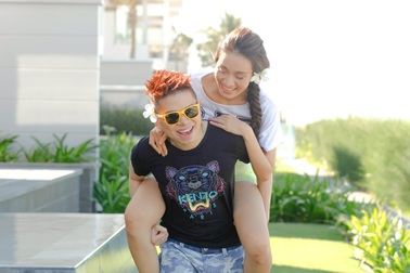 Minh Thư - Hoàng Tôn tung tăng trên biển