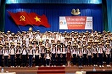 Công ty 4 Oranges trao 400 suất học bổng cho học sinh nghèo hiếu học tỉnh Long An