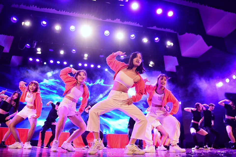 Nhóm nhảy quyến rũ trường Ngân hàng ẵm 50 triệu đồng giải Nhất Kpop dance - 7 Nhóm nhảy quyến rũ trường Ngân hàng ẵm 50 triệu đồng giải Nhất Kpop dance - 7