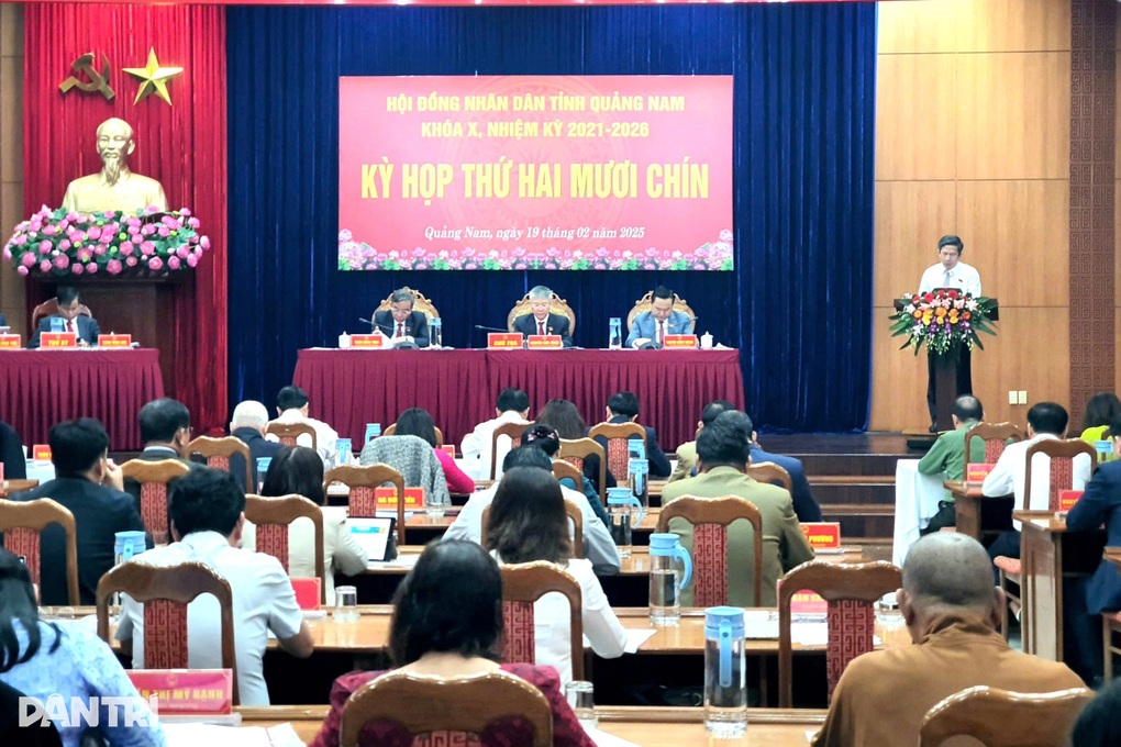 Quảng Nam chi 23 tỷ đồng hỗ trợ cán bộ còn dưới 1 nhiệm kỳ xin nghỉ hưu sớm - 1 Quảng Nam chi 23 tỷ đồng hỗ trợ cán bộ còn dưới 1 nhiệm kỳ xin nghỉ hưu sớm - 1