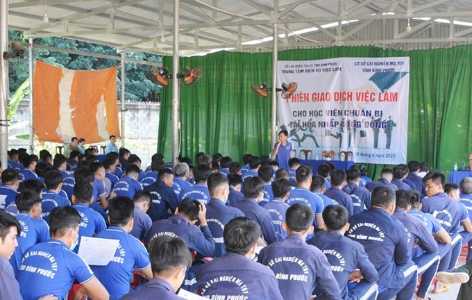 Phiên giao dịch việc làm dành cho học viên cai nghiện chuẩn bị hòa nhập cộng đồng do Trung tâm DVVL Bình Phước tổ chức