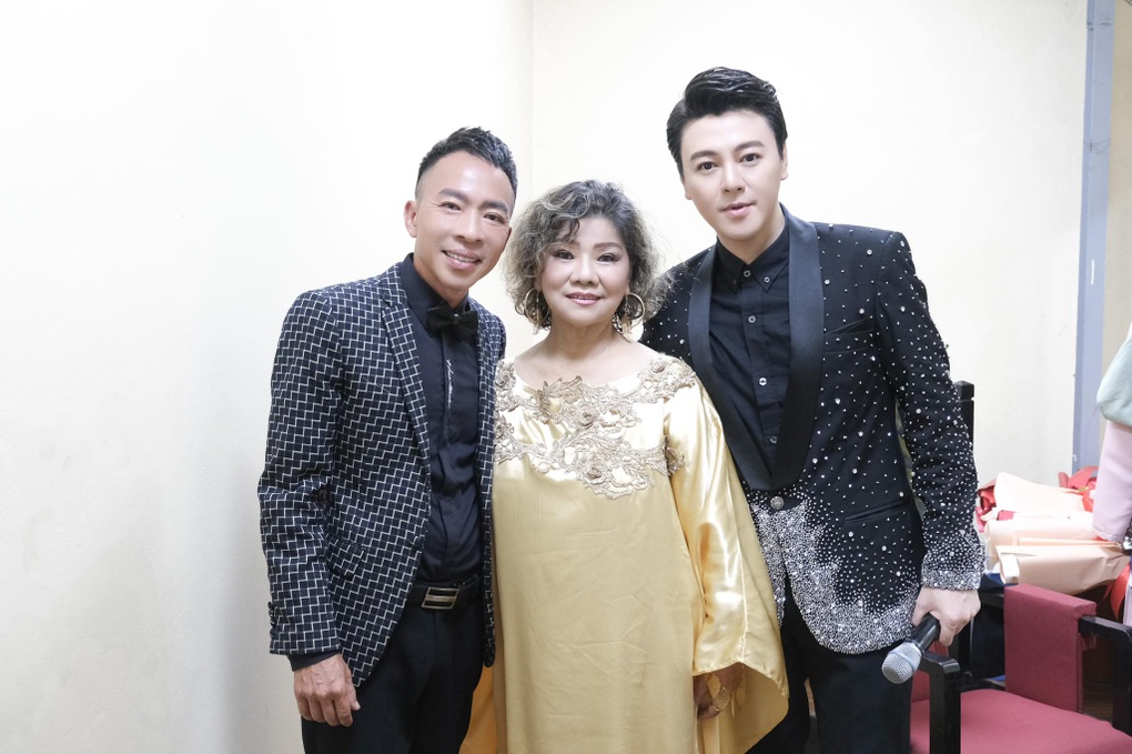 Thanh Thanh Hiền phản ứng bất ngờ khi MC Phan Anh đọc thơ tình - 3 Thanh Thanh Hiền phản ứng bất ngờ khi MC Phan Anh đọc thơ tình - 3