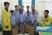 3 anh em trong một gia đình bị rối loạn phát triển giới tính