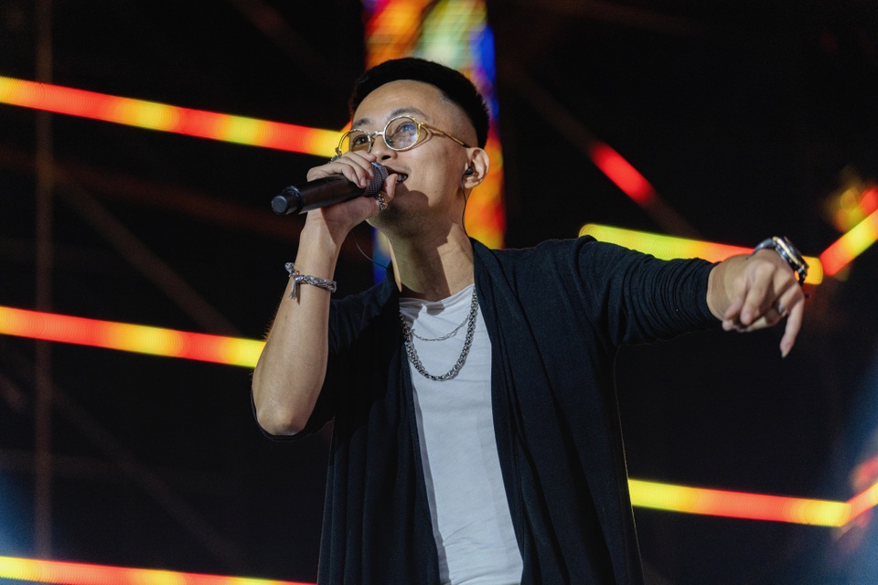 Isaac, Bích Phương, Đen Vâu chinh phục khán giả Hà thành - 2 Isaac, Bích Phương, Đen Vâu chinh phục khán giả Hà thành - 2
