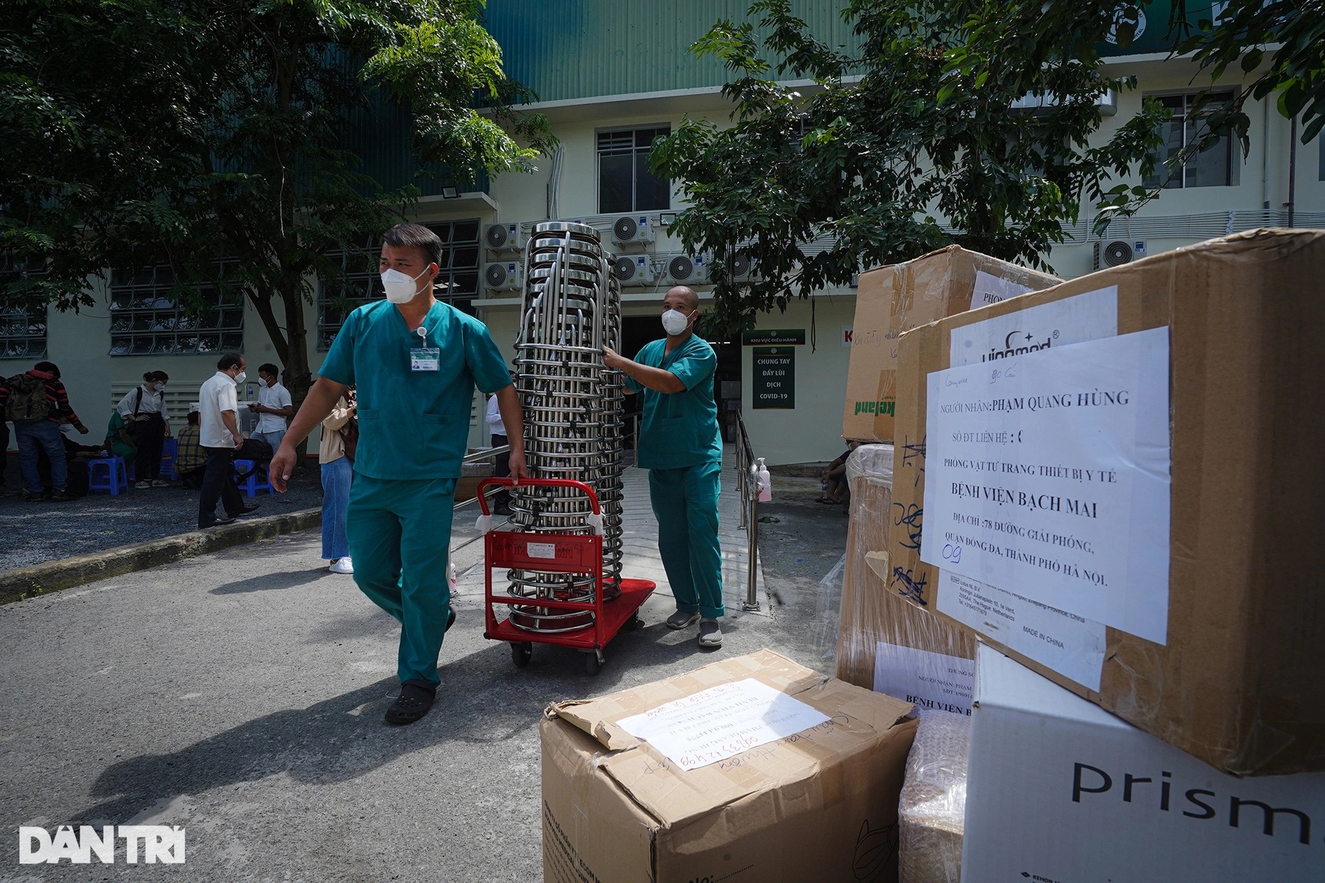 Y bác sĩ Bệnh viện Bạch Mai rời TPHCM sau 2 tháng chi viện chống dịch - 5