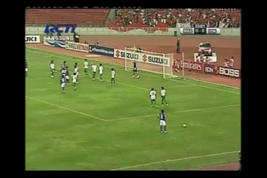 CĐV Malaysia chiếu laser vào Indonesia