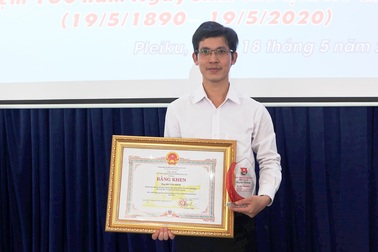 Thầy giáo trẻ truyền đam mê nghiên cứu khoa học cho học sinh vùng cao