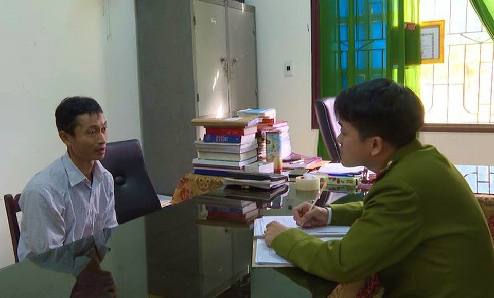 Hiếp dâm hàng xóm rồi bỏ trốn, bị bắt sau... 25 năm - 1 Hiếp dâm hàng xóm rồi bỏ trốn, bị bắt sau... 25 năm - 1