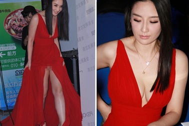 Mặc gợi cảm, diễn viên Trung Quốc khổ sở vì “lộ hàng”