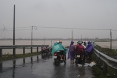 Phát hiện thêm một thi thể đàn ông bị lũ cuốn trôi   